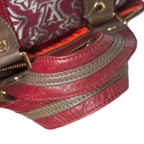 Limited Edition Louis Vuitton Aviator Bordeaux bag - Picture 5 of 14